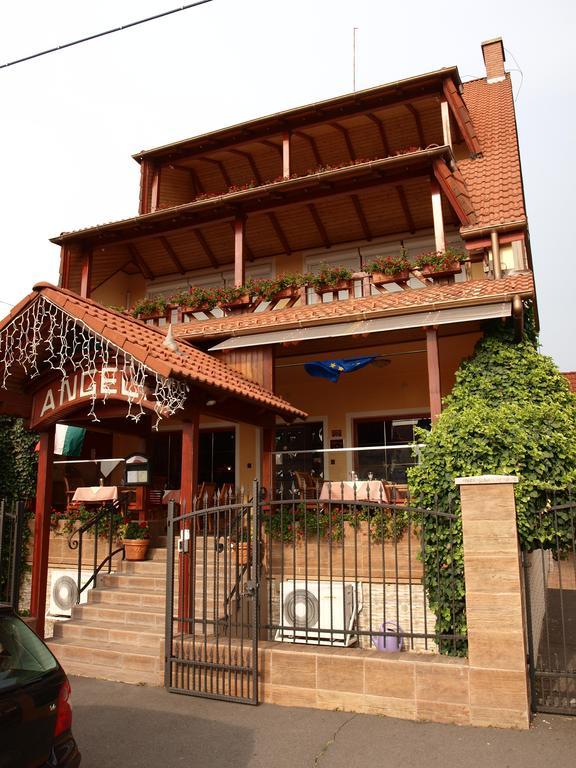 Bed and Breakfast Angela Panzio Berettyóújfalu Esterno foto
